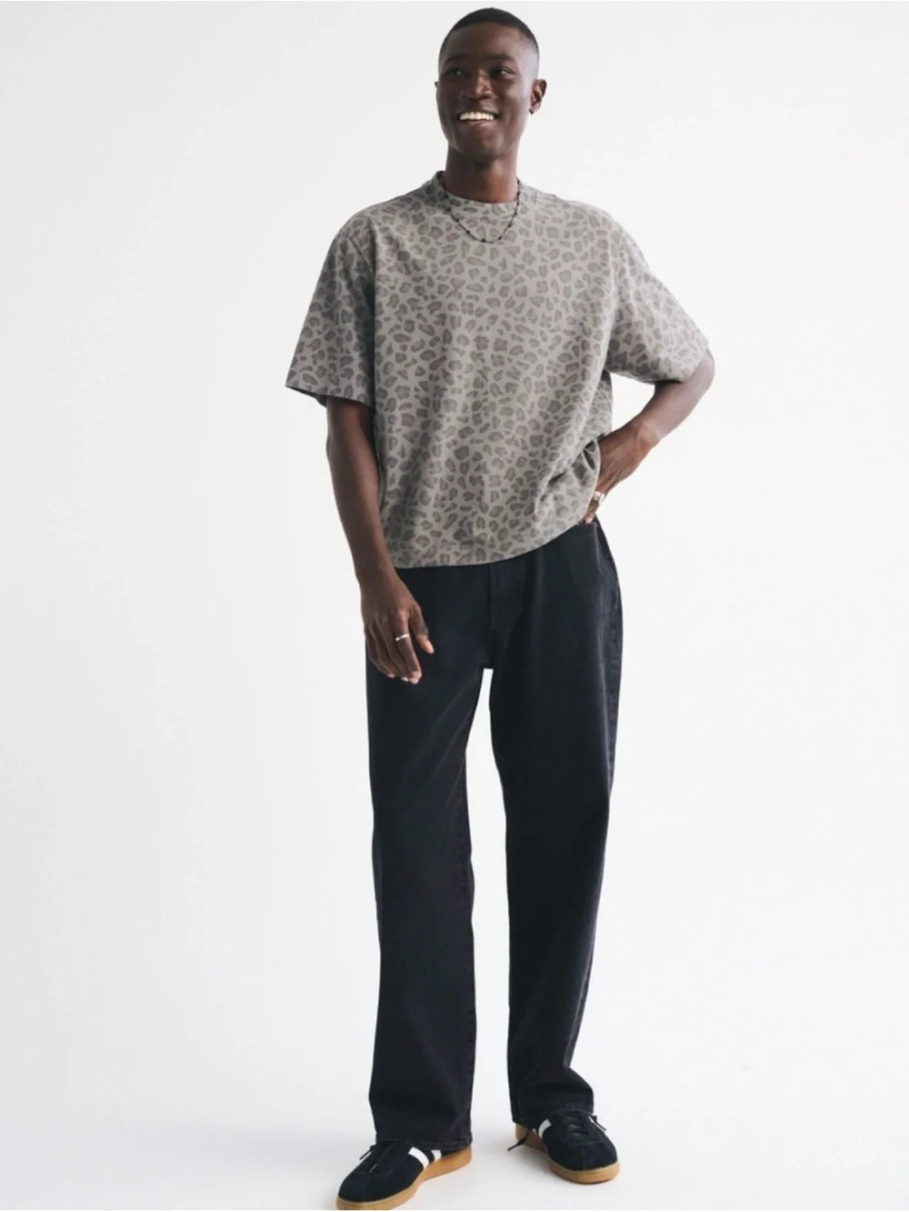 Abercrombie & Fitch Gray Leopard Print Crewneck cropped Men’s Tee